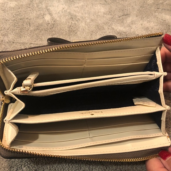 ***KATE SPADE PATENT LEATHER WALLET*** - Picture 6 of 9